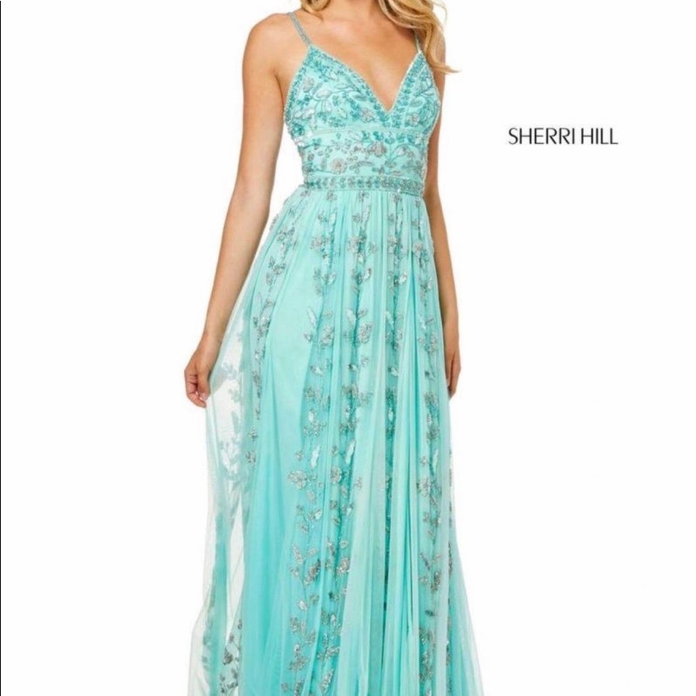 SHERRI HILL brand new with tags! Never worn! This is a gorgeous dress!